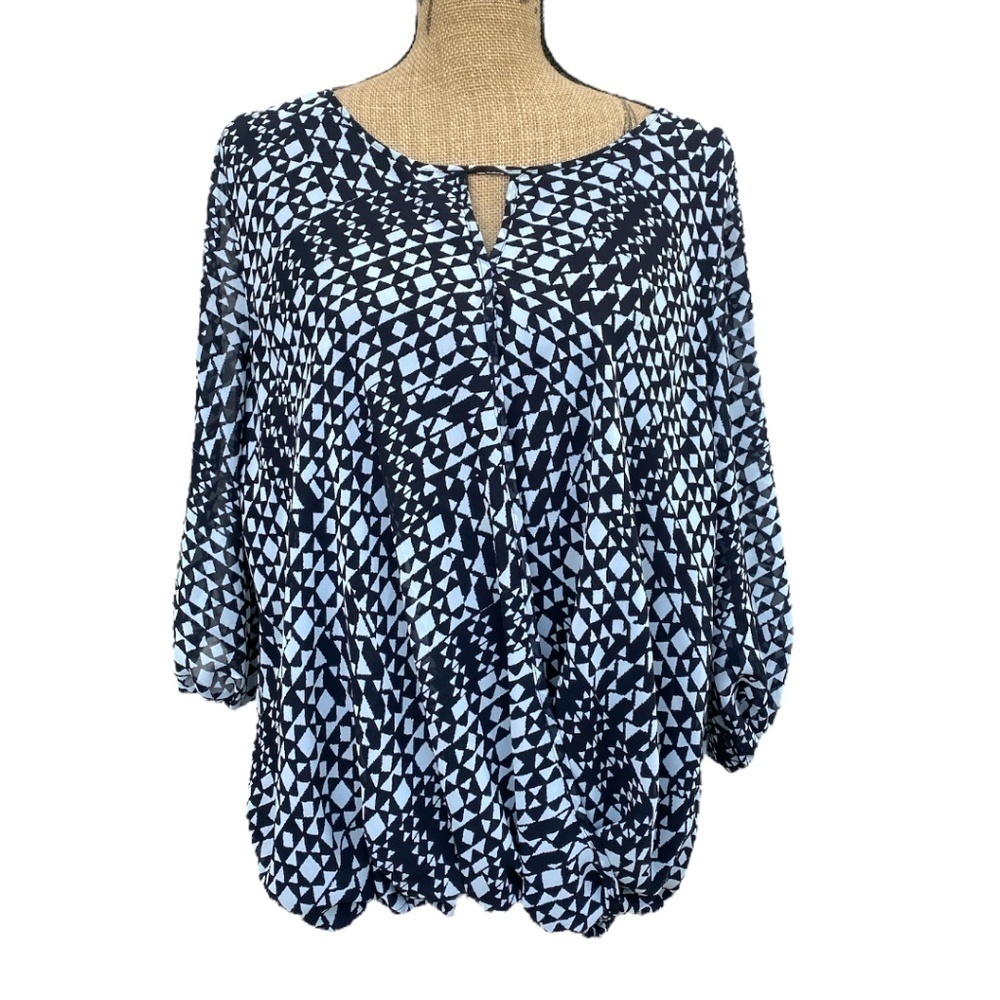 VINCE CAMUTO Black and White Geometrical Blouse